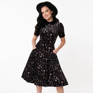 Collectif Spooky Halloween Retro Velvet Print Peta Swing Dress